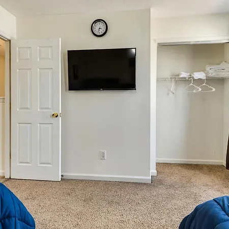 Indianapolis Rental Home With Gym Near Speedway!
